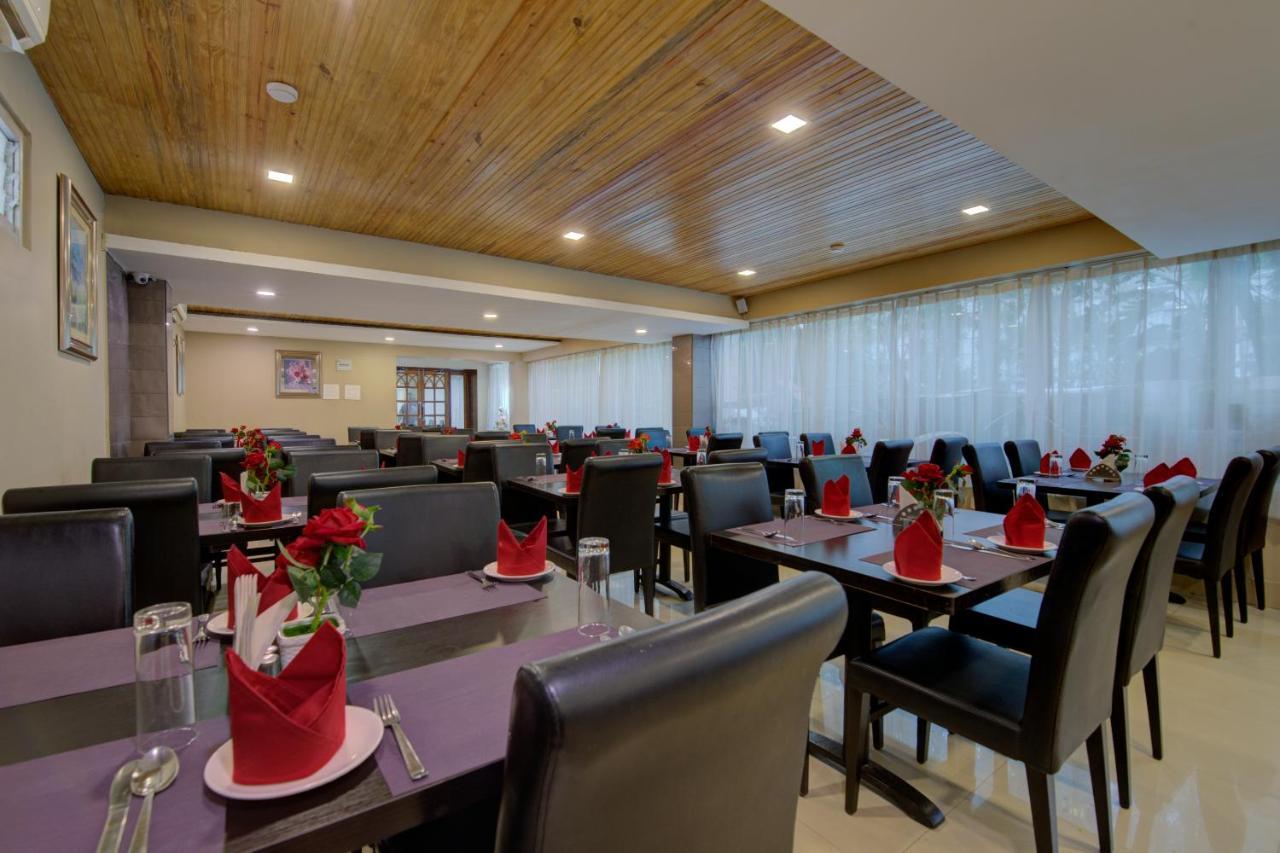 Central Courtyard Boutique Hotel Силигури Экстерьер фото
