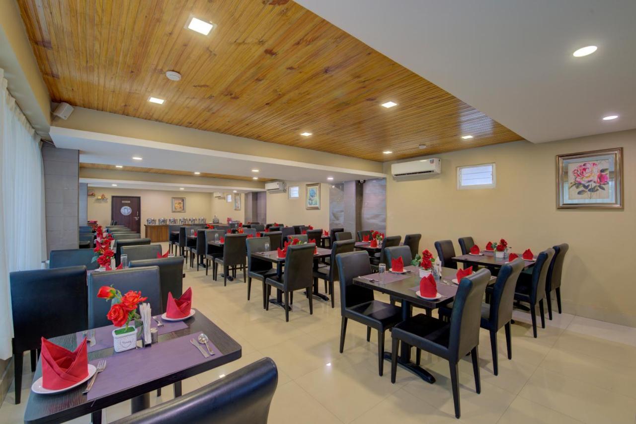 Central Courtyard Boutique Hotel Силигури Экстерьер фото